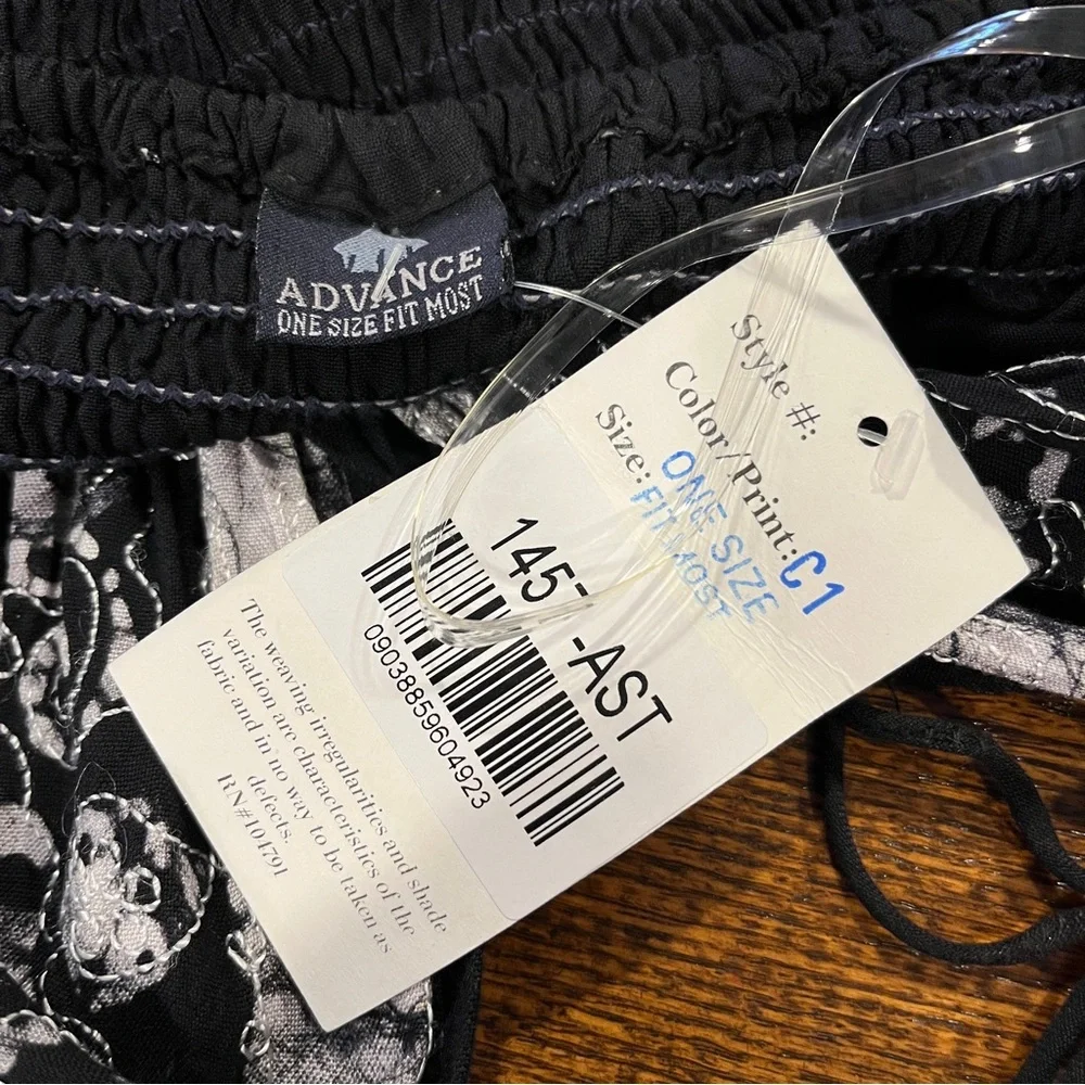 Elegant Black and White Halter embroidered asymmetrical midi Dress - Picture 10 of 13